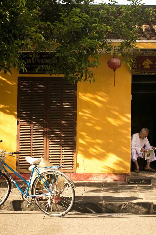 Bìa sách Tiệm sách bên sông